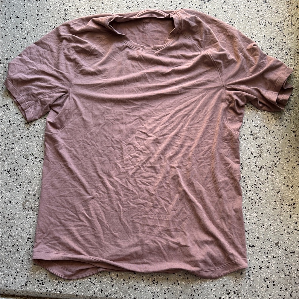 Men's Lululemon Mauve T-Shirt small